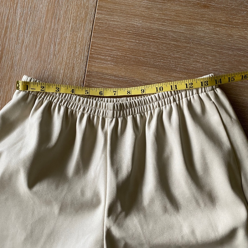 Avec Les Filles Faux Leather Shorts Pockets Cream - Medium - Picture 6 of 8